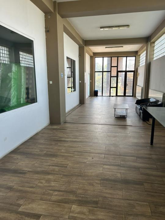 Aurel Vlaicu, spatiu comercial P+1, 375 mp., curte  250 mp.