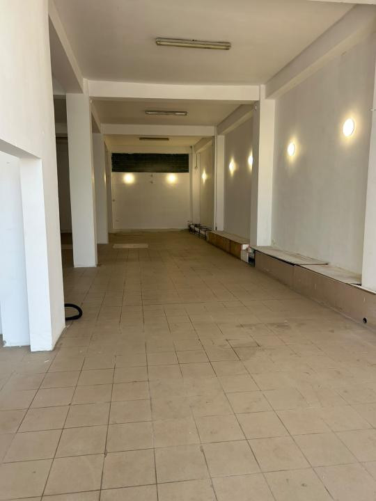 Aurel Vlaicu, spatiu comercial , 185 mp., curte 250 mp.