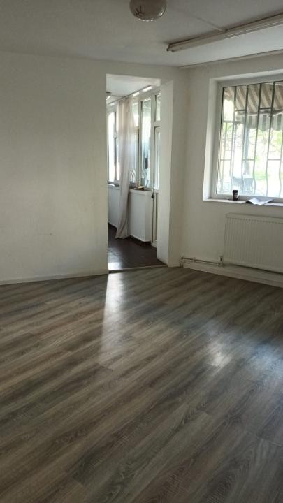 Tomis III, spatiu comercial 68 mp., bine pozitionat, intrare stradala.