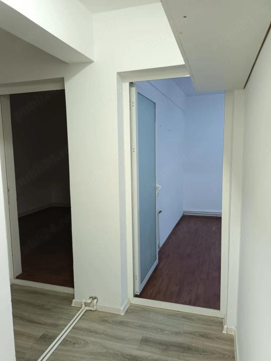 Tomis III, spatiu comercial 68 mp., bine pozitionat, intrare stradala.