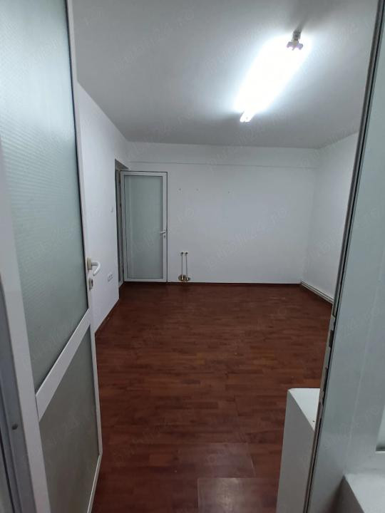 Tomis III, spatiu comercial 68 mp., bine pozitionat, intrare stradala.