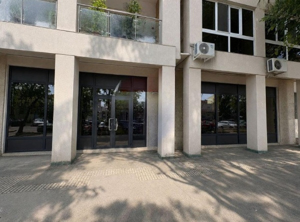 Faleza Nord, spatiu comercial din constructie 158 mp. rampa, curte 52 mp.