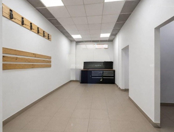 Faleza Nord, spatiu comercial din constructie 158 mp. rampa, curte 52 mp.