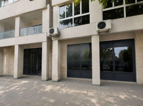 Faleza Nord, spatiu comercial din constructie 158 mp. rampa, curte 52 mp.