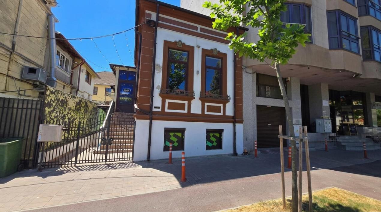 Centru - spatiu comercial D+P, 127 mp.
