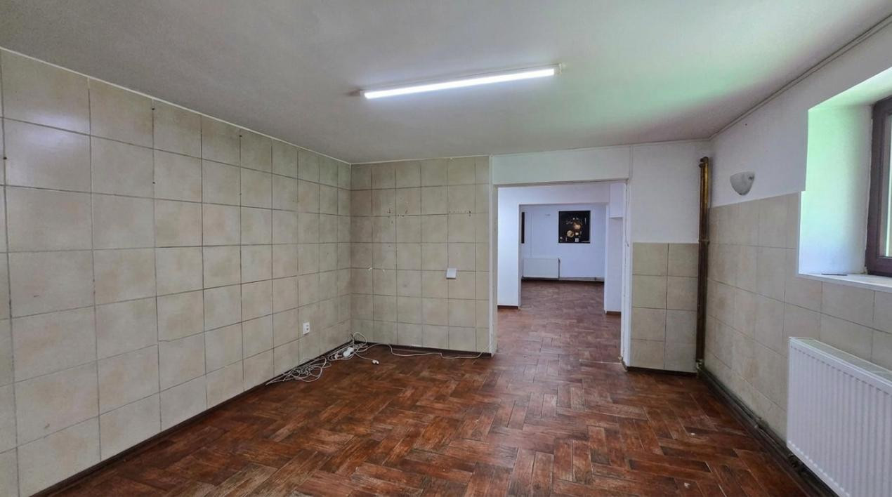 Centru - spatiu comercial D+P, 127 mp.