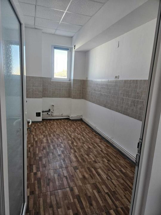 Zona Industriala - Interioare, spatiu birouri, 100 mp., parcare proprie
