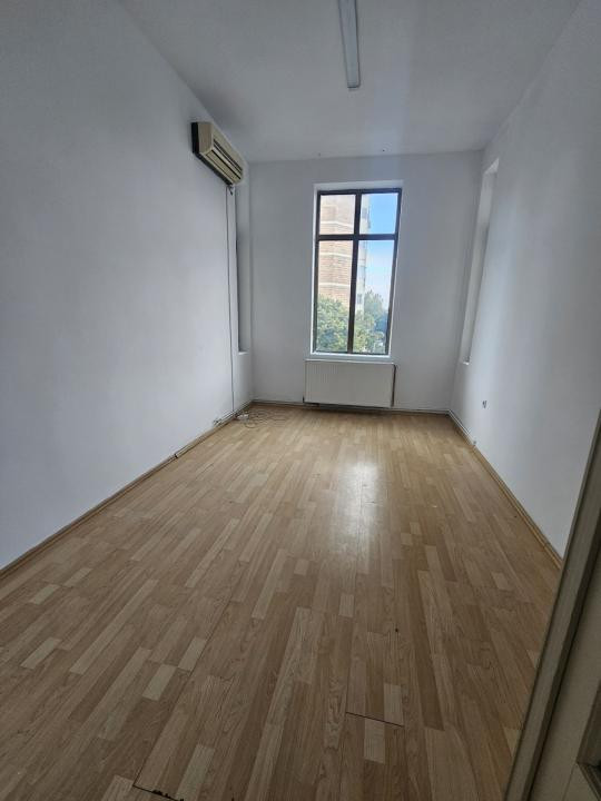 Capitol, spatiu de birouri, 3 camere, 60 mp.
