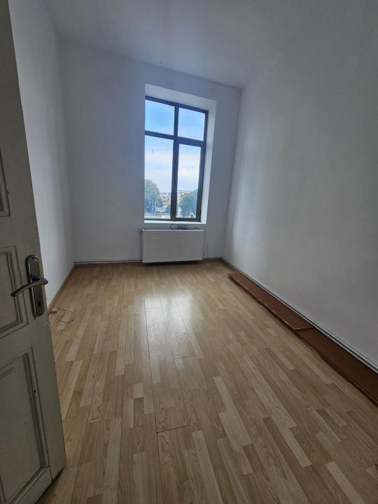 Capitol, spatiu de birouri, 3 camere, 60 mp.