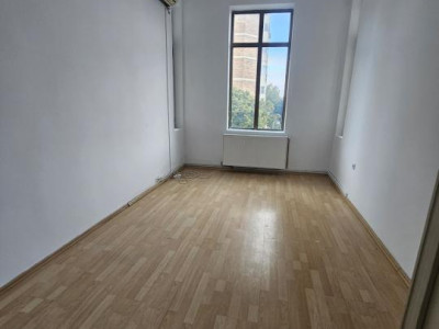 Capitol, spatiu de birouri, 3 camere, 60 mp.