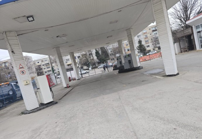 Bd. Aurel Vlaicu, spatiu comercial + platforma betonata 1.736 mp.