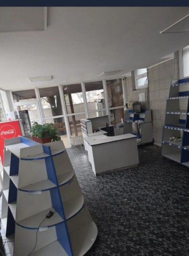Bd. Aurel Vlaicu, spatiu comercial + platforma betonata 1.736 mp.