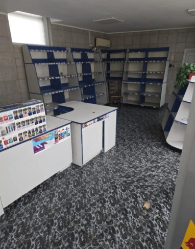 Bd. Aurel Vlaicu, spatiu comercial + platforma betonata 1.736 mp.