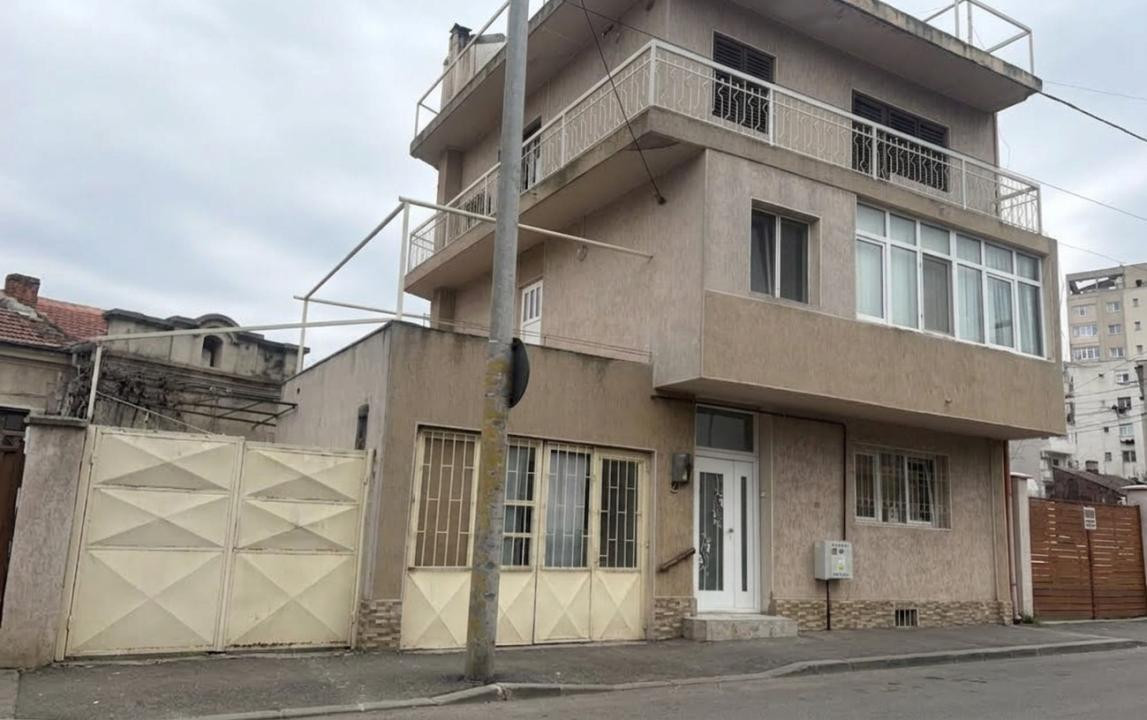 Trocadero, imobil P+2, 5 camere, ideal cazare muncitori