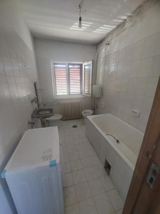 Trocadero, imobil P+2, 5 camere, ideal cazare muncitori