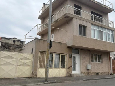 Trocadero, imobil P+2, 5 camere, ideal cazare muncitori