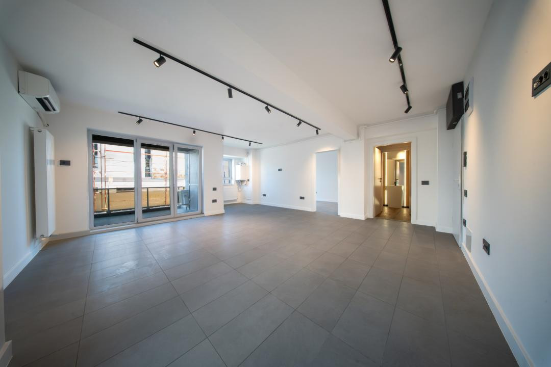 Spatiu birouri, renovat 2026, 84 mp., 2 locuri de parcare