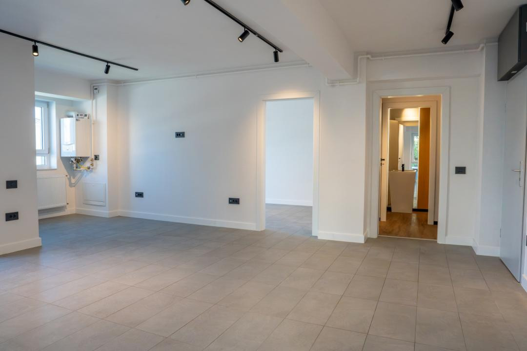 Spatiu birouri, renovat 2026, 84 mp., 2 locuri de parcare