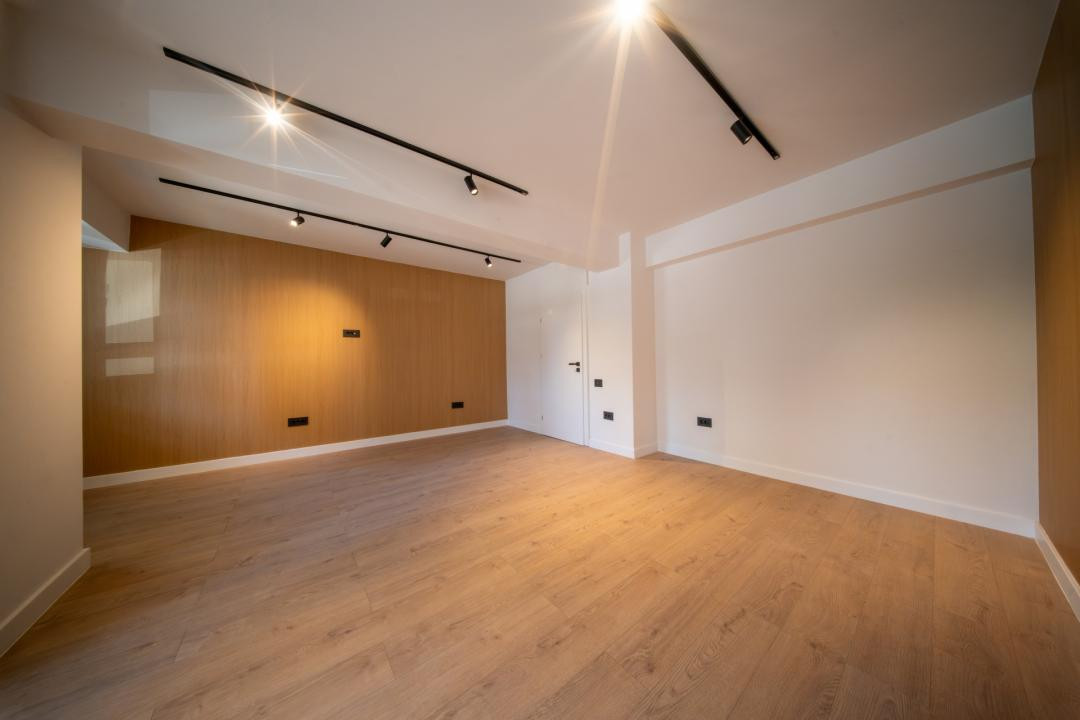 Spatiu birouri, renovat 2026, 84 mp., 2 locuri de parcare
