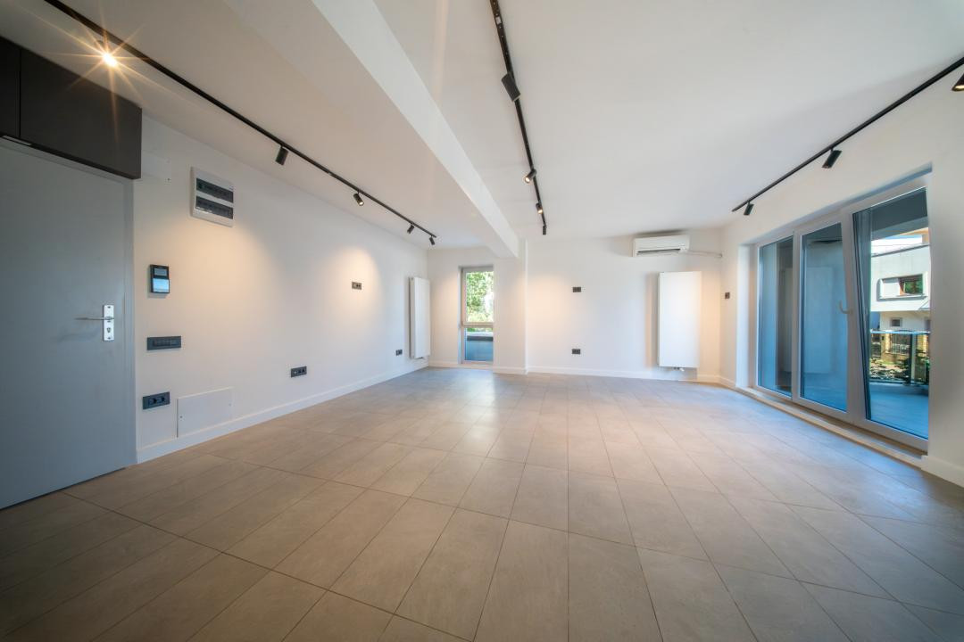 Spatiu birouri, renovat 2026, 84 mp., 2 locuri de parcare