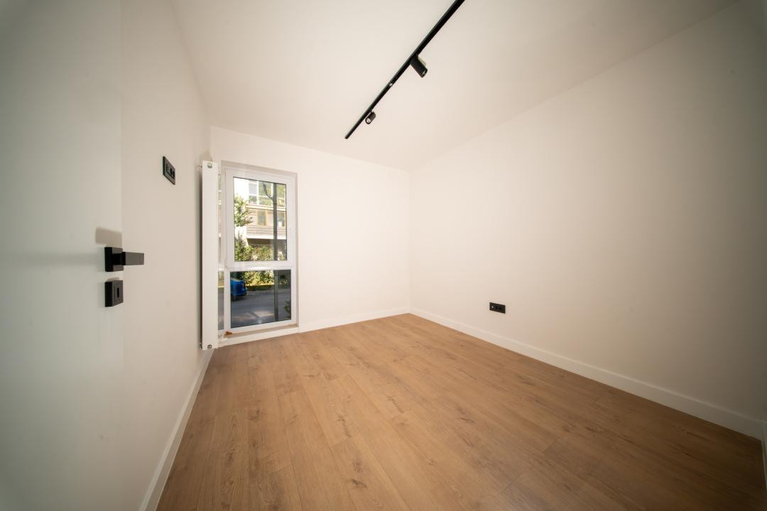 Spatiu birouri, renovat 2026, 84 mp., 2 locuri de parcare
