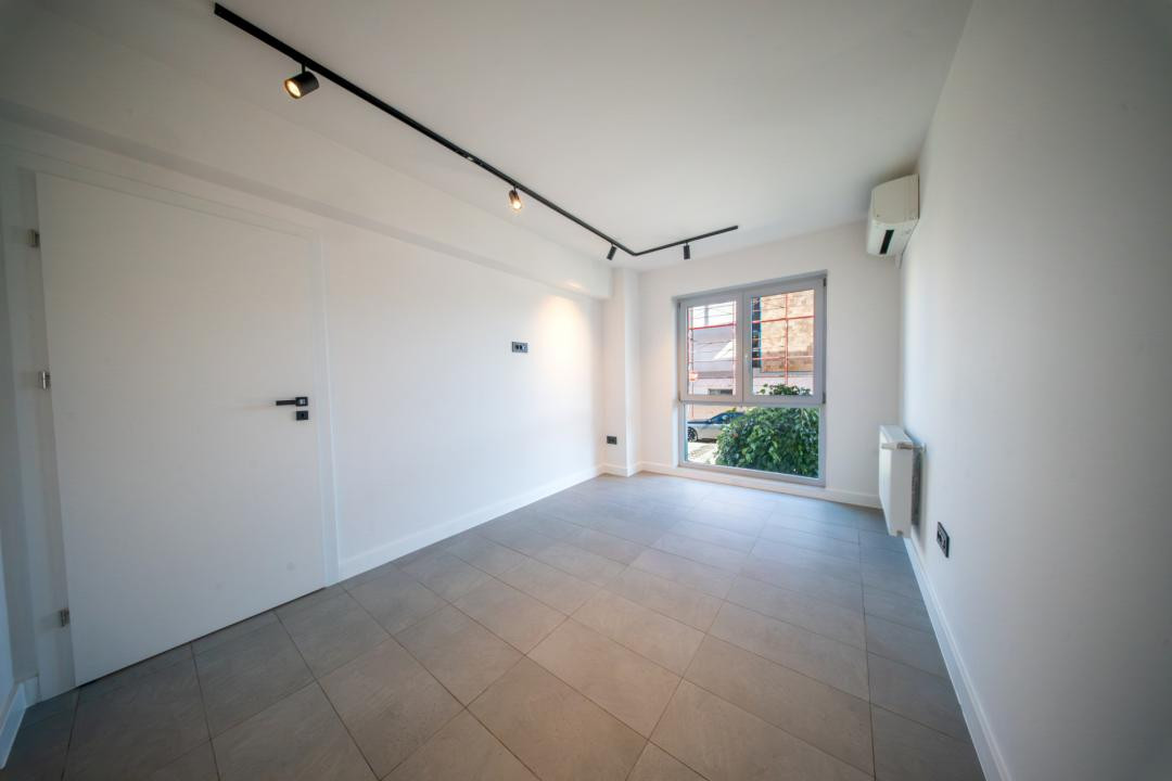 Spatiu birouri, renovat 2026, 144 mp., 4 locuri de parcare