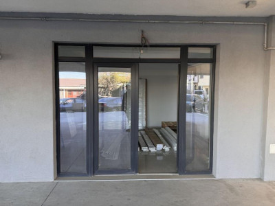 Spatiu comercial 25 mp., loc de parcare proprietate
