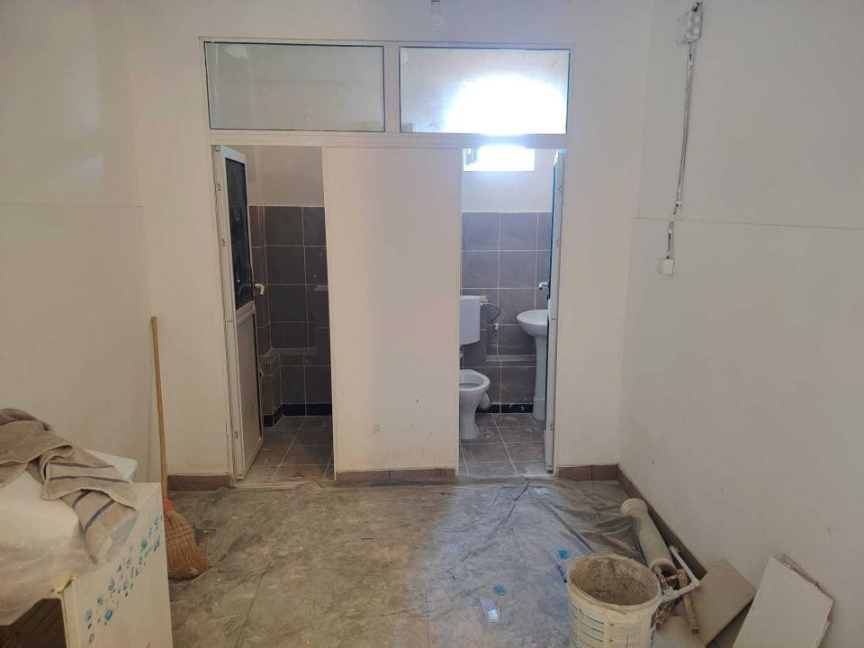 Spatiu comercial, D+P+2, 1.220 mp.
