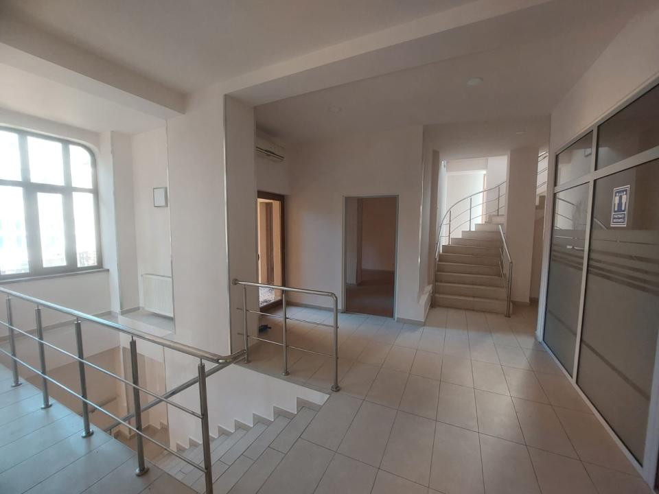 Ultracentral - S+P+1+M - imobil cu destinatie mixta in inima orasului 