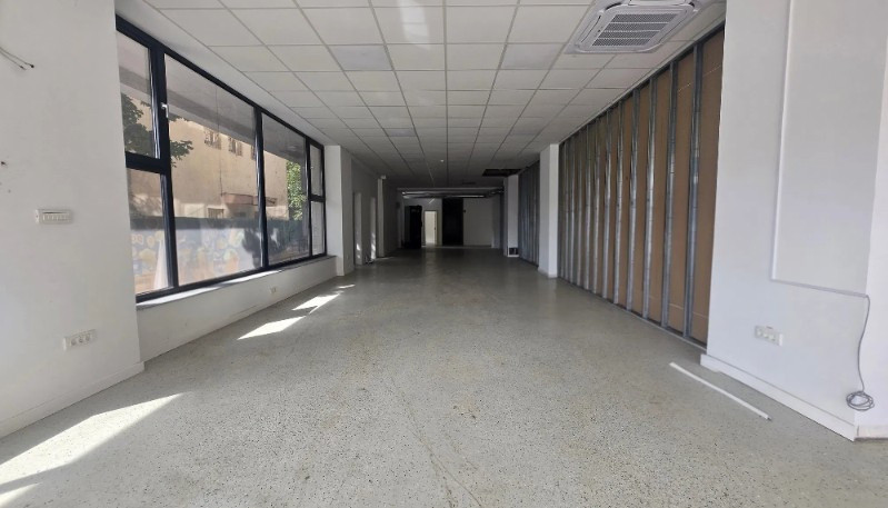 Far - Bd. 1 Mai, spatiu comercial 190 mp.
