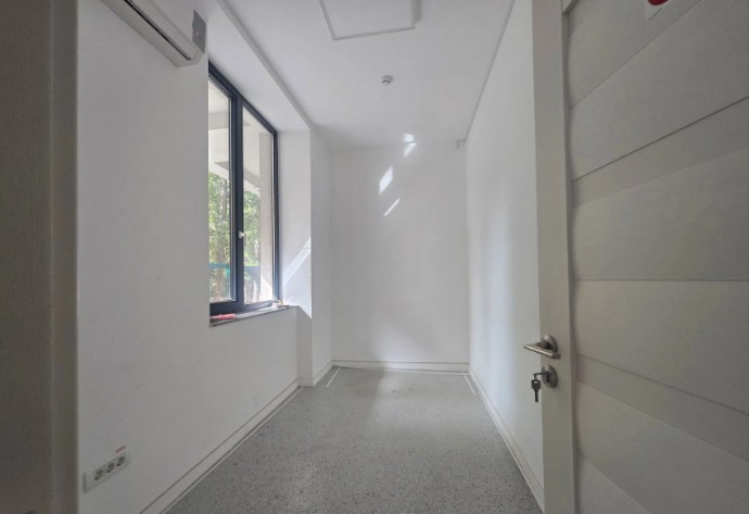 Far - Bd. 1 Mai, spatiu comercial 190 mp.
