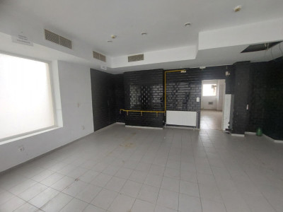 Inel II - spatiu comercial stradal, curent trifazic, 2 cai de acces, rampa