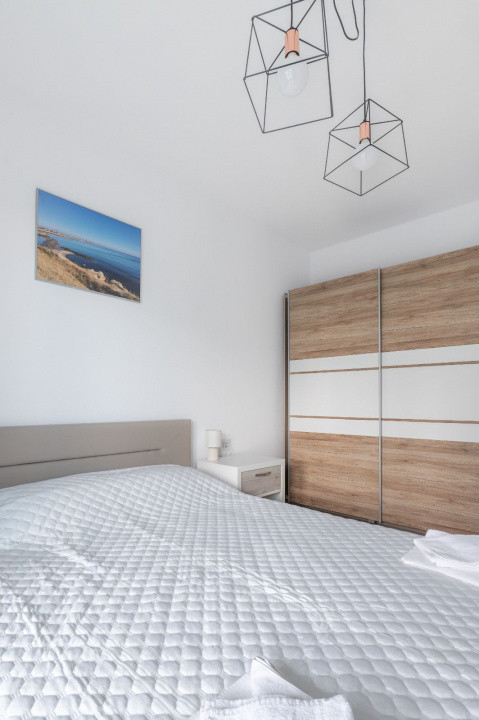 Mamaia Nord - la 10 m. de plaja, apartament 2 camere ,parcare inclusa