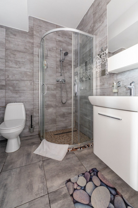 Mamaia Nord - la 10 m. de plaja, apartament 2 camere ,parcare inclusa
