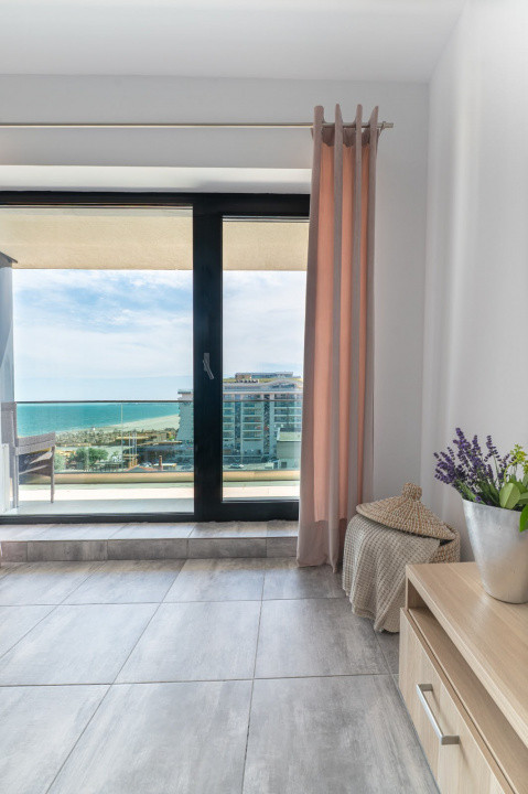 Mamaia Nord - la 10 m. de plaja, apartament 2 camere ,parcare inclusa
