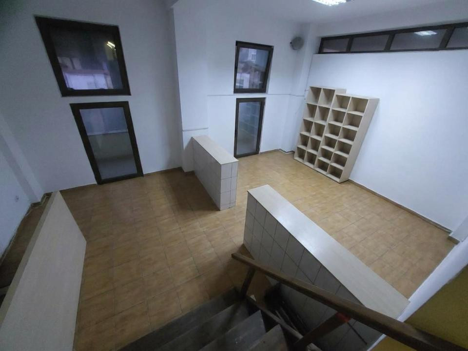  Spațiu comercial , D+P, 256 mp.,trafic intens, parcare proprie