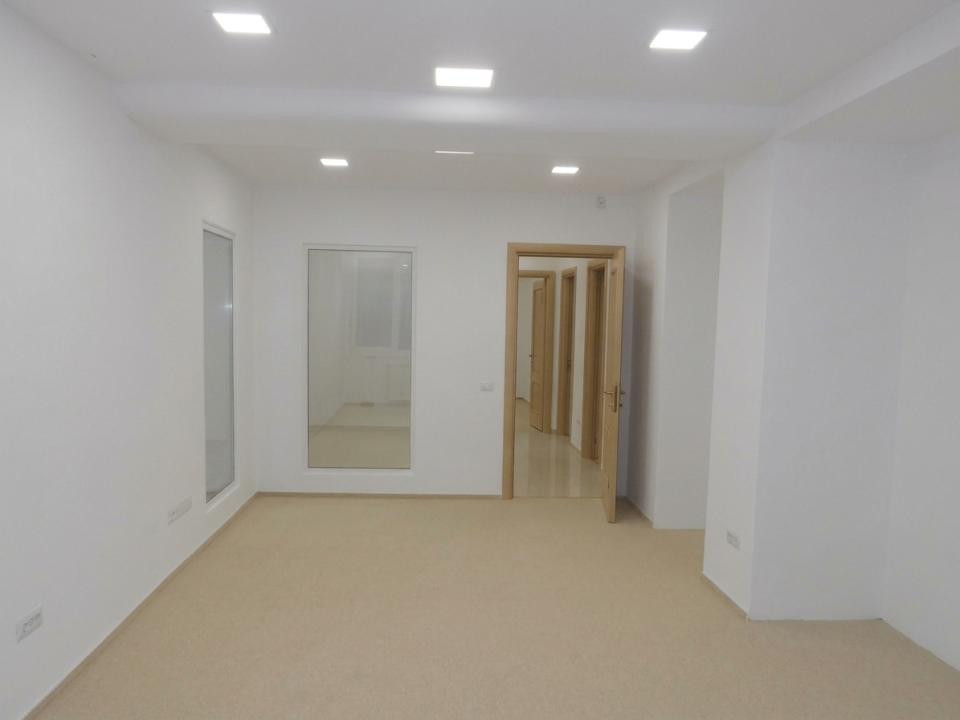Peninsula - Piata Ovidiu, spatiu comercial, 125 mp., parter