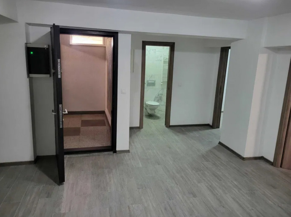 Trocadero, spatiu IDEAL BIROURI, 3 camere + oficiu, 85 mp.